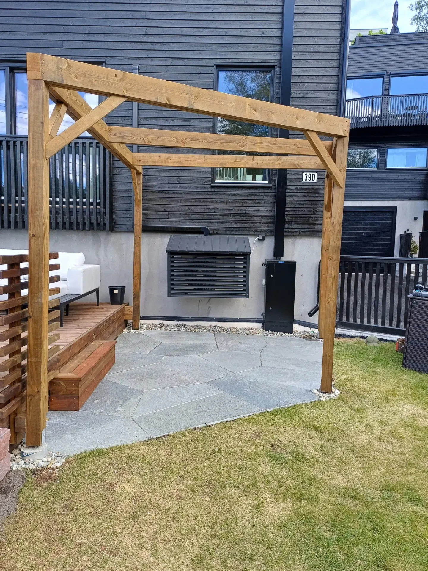 Pergola og steinlegging